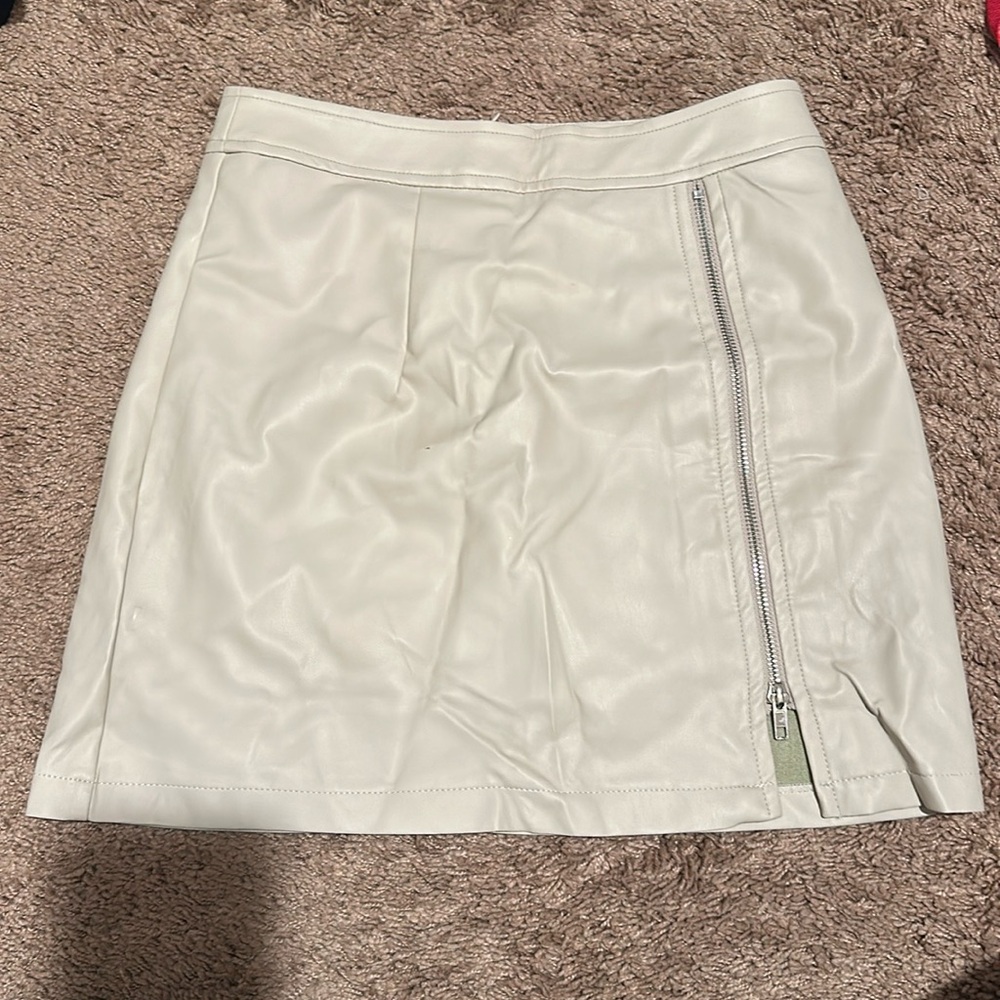 LEAVING!! Alter’d State skirt